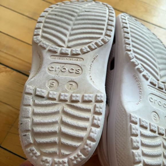 Crocs Sz 7 Dusty Pink Original Classic Rubber Pins Clogs - Picture 8 of 10